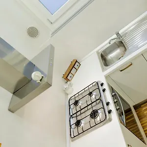 https://isola-apartments-milan.italymilanhotels.net